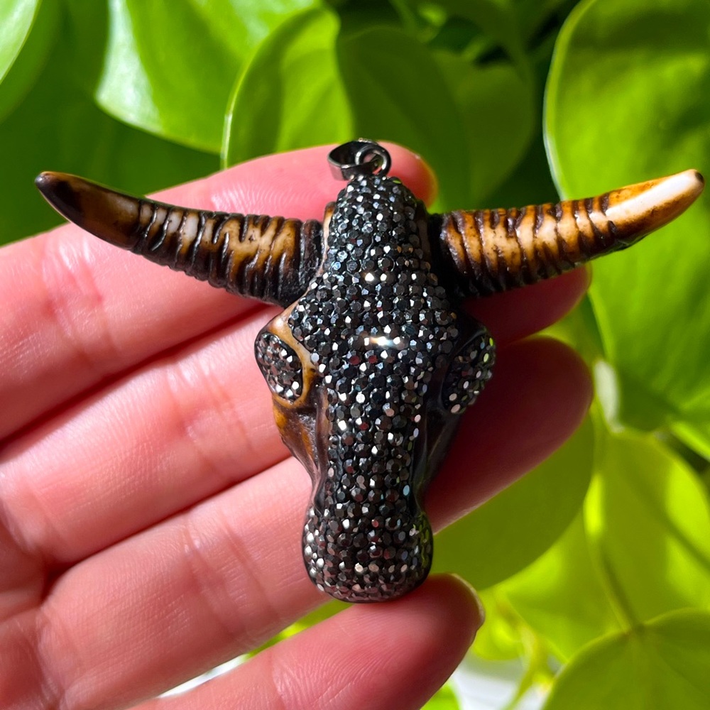 Rhinestones resin ox head pendant